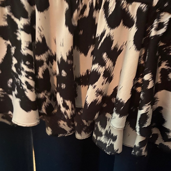 Stylish Black and White Peplum Women's Top Saks Fifth Avenue - Picture 4 of 7